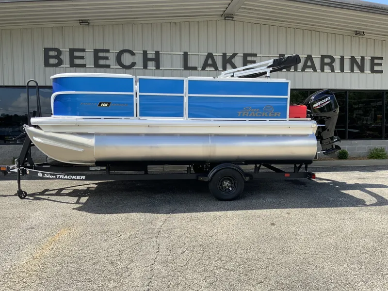 The Image of Sun Tracker Party Barge 16 DLX 2027 - 1
