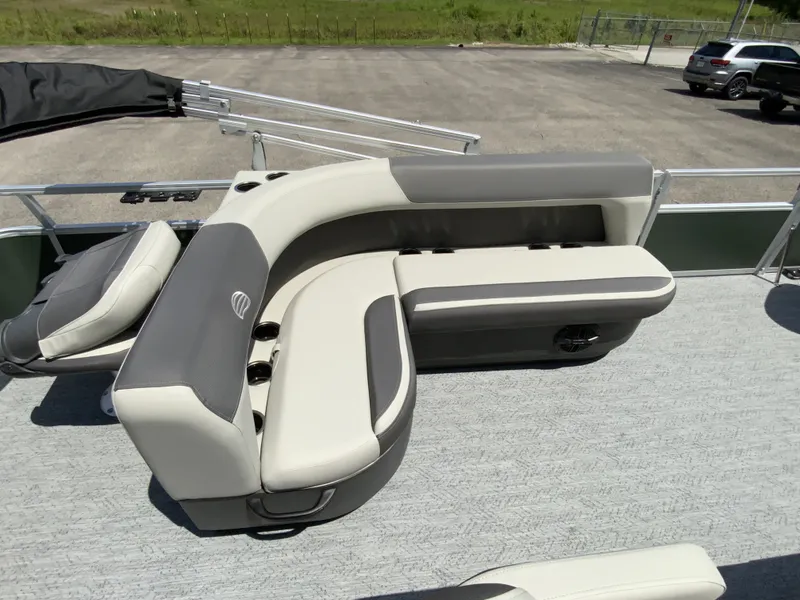 Slide: The Image of Sun Tracker Bass Buggy 18 DLX 2027 - 14