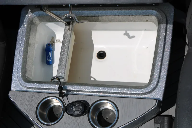 Slide: The Image of 2022 Vexus VX21 boat livewell with cup holders and key fob. - 76