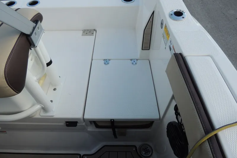 Slide: The Image of 2023 Yamaha Boats 222 FSH Sport E interior seating and deck detail. - 22