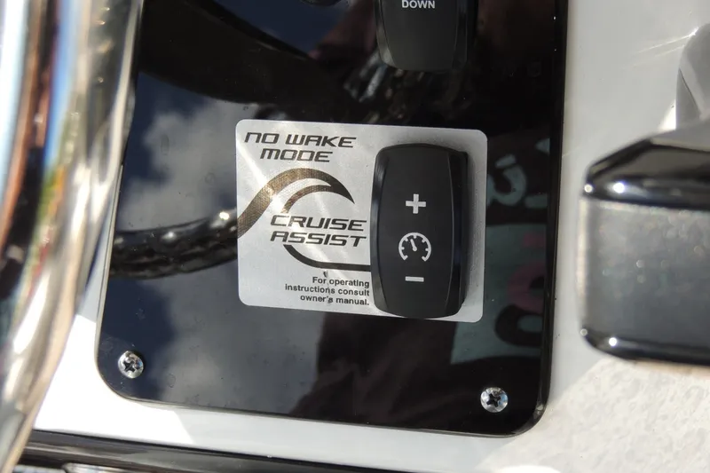 Slide: The Image of Control panel of 2023 Yamaha Boats 222 FSH Sport E with cruise assist feature. - 24