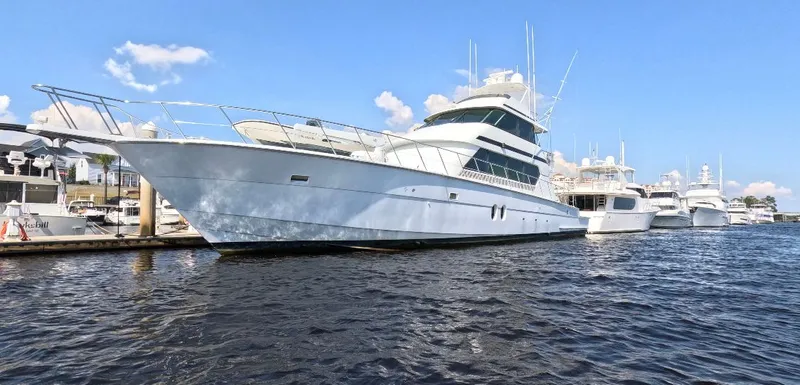 The Image of Hatteras 82 Convertible 1996 - 0