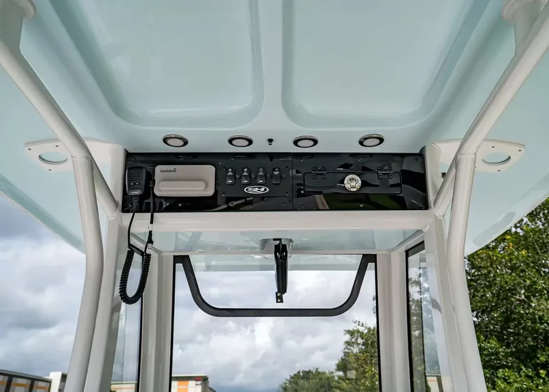 Slide: The Image of Sea Hunt Ultra 245SE 2027 - 14
