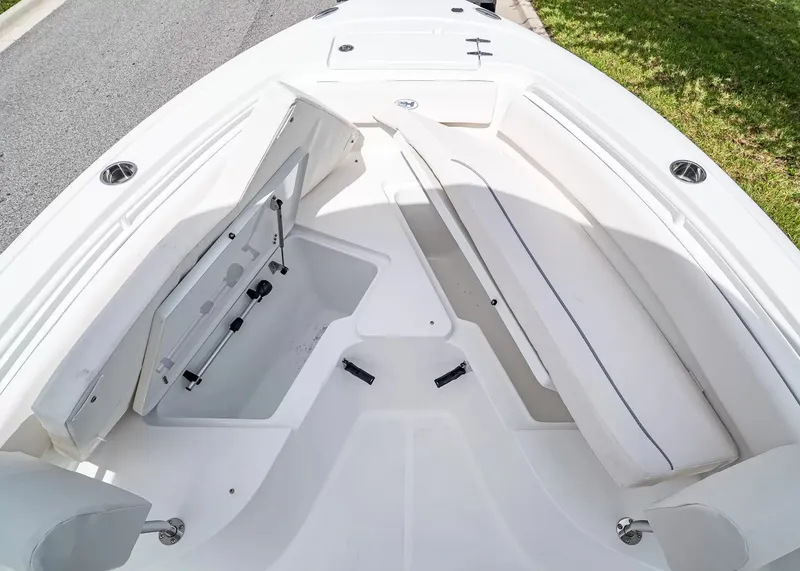 Slide: The Image of Sea Hunt Ultra 245SE 2027 - 26