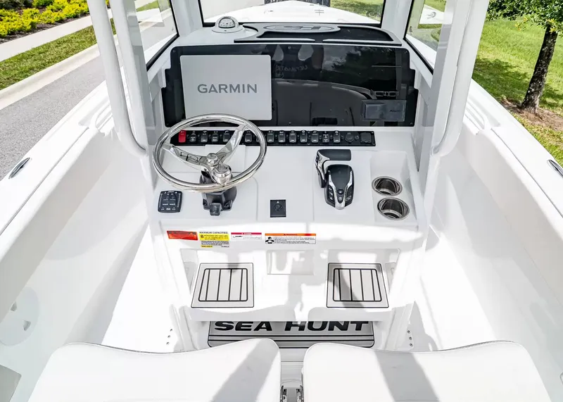 Slide: The Image of Sea Hunt Ultra 245SE 2027 - 15