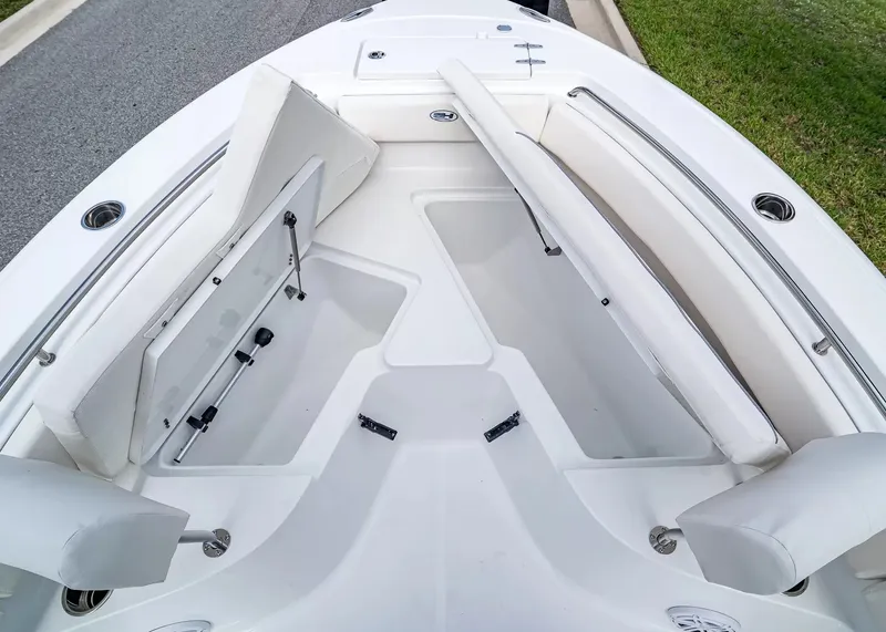 Slide: The Image of Sea Hunt Ultra 219 2027 - 25