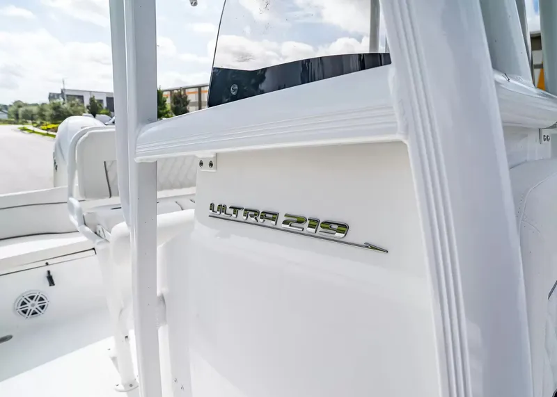 Slide: The Image of Sea Hunt Ultra 219 2027 - 16