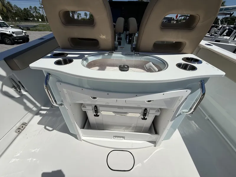 Slide: The Image of Sea Pro 292 2027 - 15