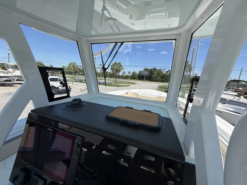 Slide: The Image of Sea Pro 292 2027 - 10
