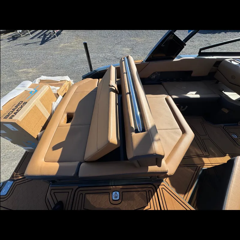Slide: The Image of Cobalt R4 Surf 2027 - 19