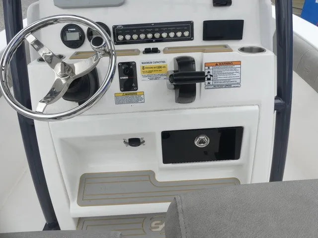 Slide: The Image of Sea Fox 228 Commander 2021 - 23