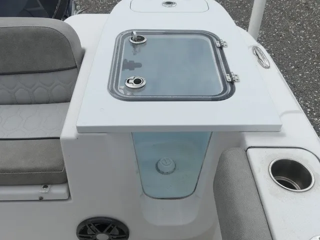 Slide: The Image of Sea Fox 228 Commander 2021 - 24