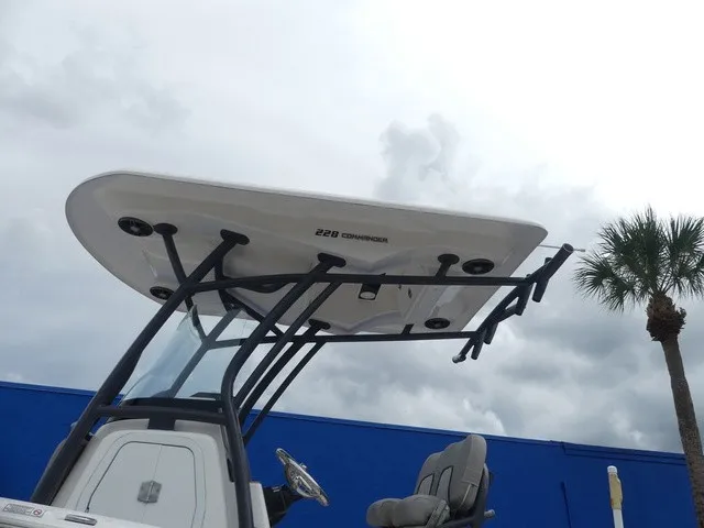 Slide: The Image of Sea Fox 228 Commander 2021 - 10