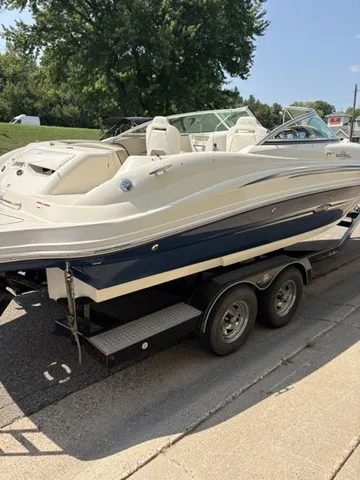Slide: The Image of Sea Ray 220 Sundeck 2007 - 5