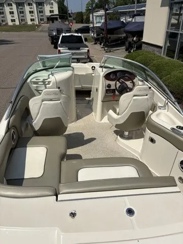 Slide: The Image of Sea Ray 220 Sundeck 2007 - 7