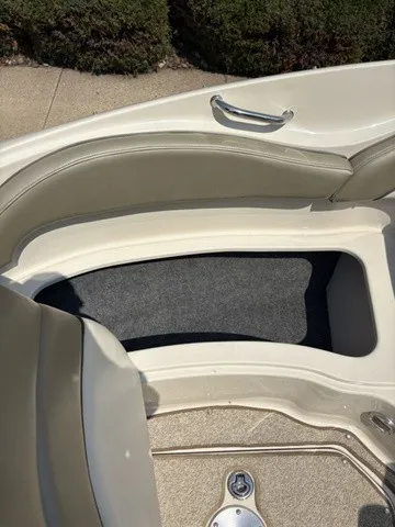 Slide: The Image of Sea Ray 220 Sundeck 2007 - 21