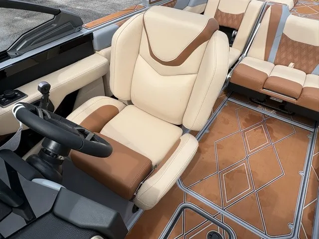 Slide: The Image of Malibu M 230 2027 - 19
