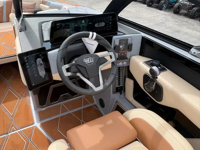 Slide: The Image of Malibu M 230 2027 - 17