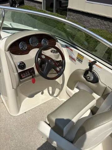 Slide: The Image of Sea Ray 220 Sundeck 2007 - 13