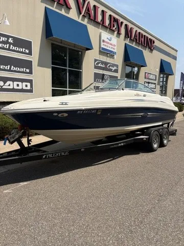 The Image of Sea Ray 220 Sundeck 2007 - 1