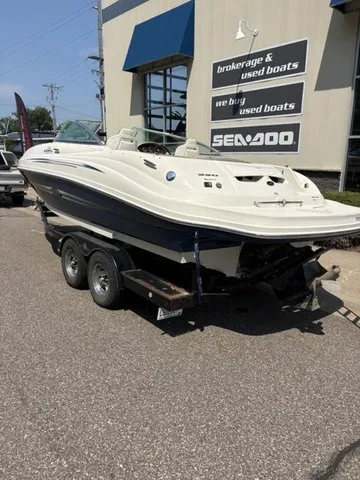 Slide: The Image of Sea Ray 220 Sundeck 2007 - 3