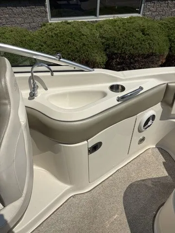 Slide: The Image of Sea Ray 220 Sundeck 2007 - 14