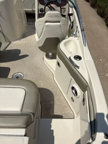 Slide: The Image of Sea Ray 220 Sundeck 2007 - 8