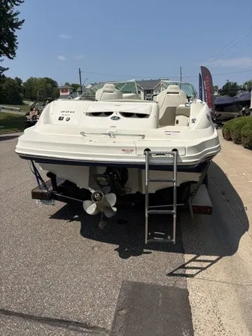Slide: The Image of Sea Ray 220 Sundeck 2007 - 4