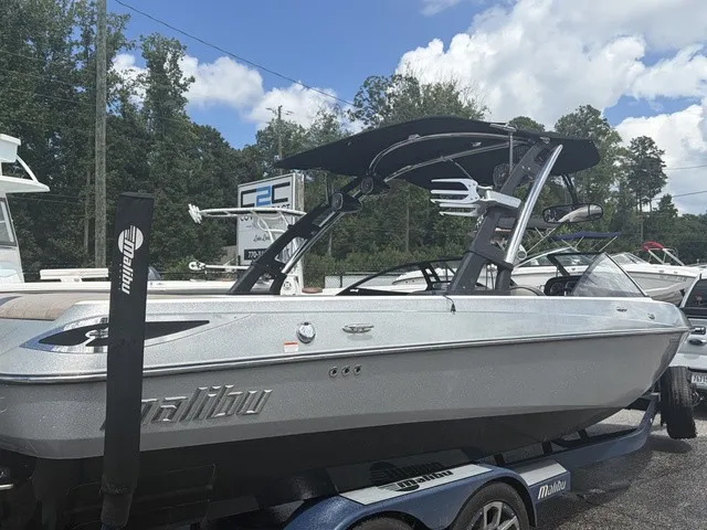 Slide: The Image of Malibu Wakesetter 23 LSV 2012 - 4