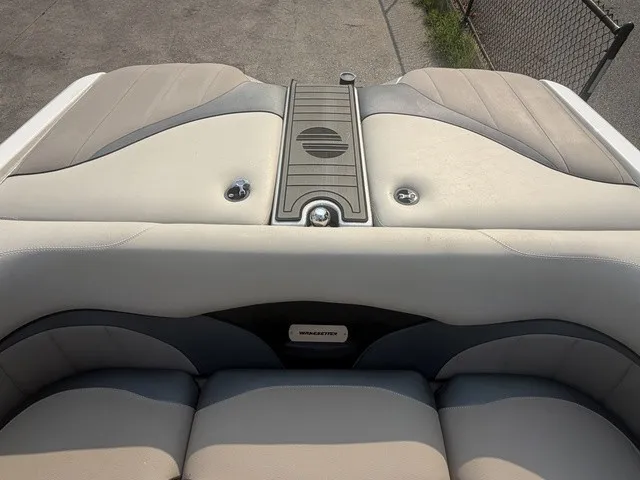 Slide: The Image of Malibu Wakesetter 23 LSV 2012 - 12