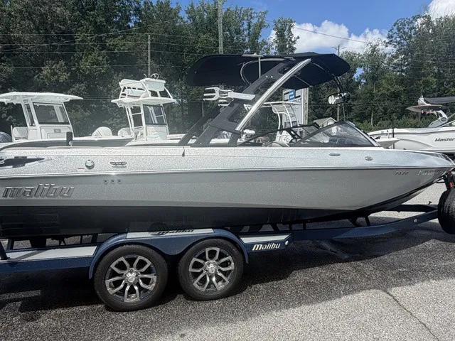 Slide: The Image of Malibu Wakesetter 23 LSV 2012 - 5