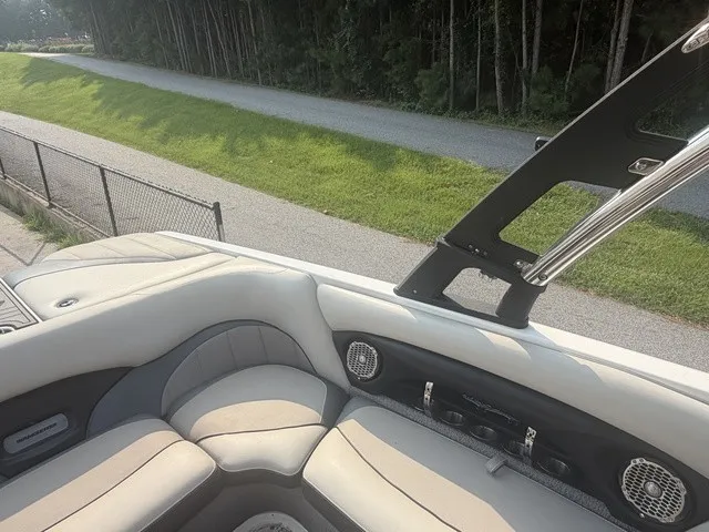 Slide: The Image of Malibu Wakesetter 23 LSV 2012 - 9