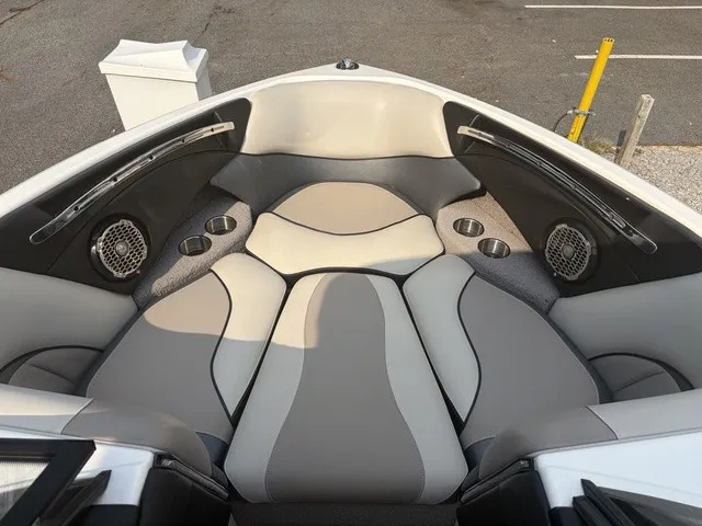 Slide: The Image of Malibu Wakesetter 23 LSV 2012 - 6