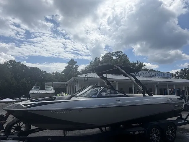 The Image of Malibu Wakesetter 23 LSV 2012 - 1