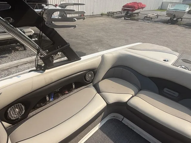 Slide: The Image of Malibu Wakesetter 23 LSV 2012 - 8