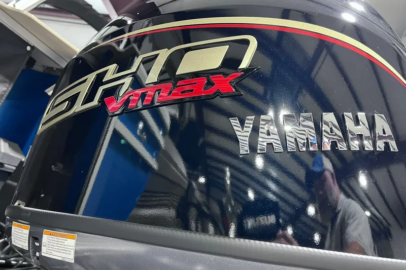 Slide: The Image of Close-up of Yamaha SHO VMAX engine on 2026 SunCatcher Select 20F boat. - 32