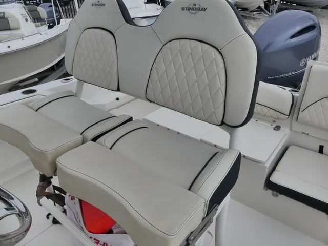 Slide: The Image of Stingray 216 CC 2022 - 10