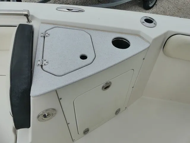 Slide: The Image of Stingray 216 CC 2022 - 13