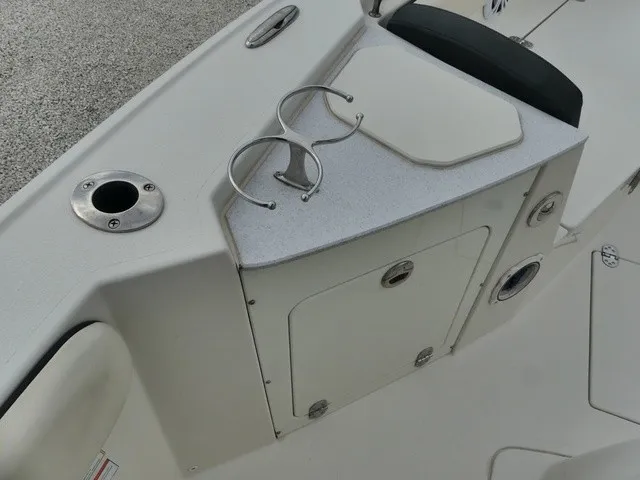 Slide: The Image of Stingray 216 CC 2022 - 12