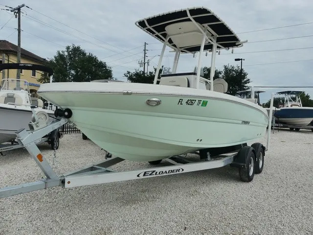 Slide: The Image of Stingray 216 CC 2022 - 3