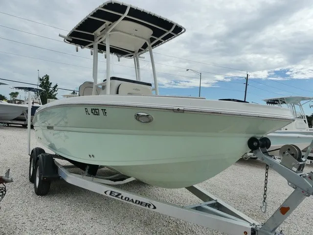 The Image of Stingray 216 CC 2022 - 1