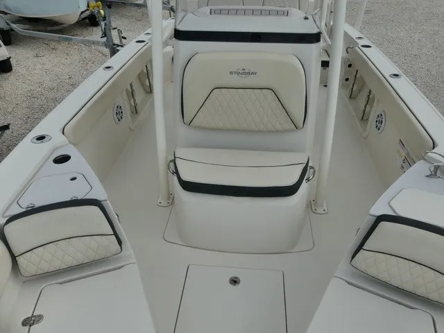 Slide: The Image of Stingray 216 CC 2022 - 14