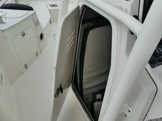 Slide: The Image of Stingray 216 CC 2022 - 16