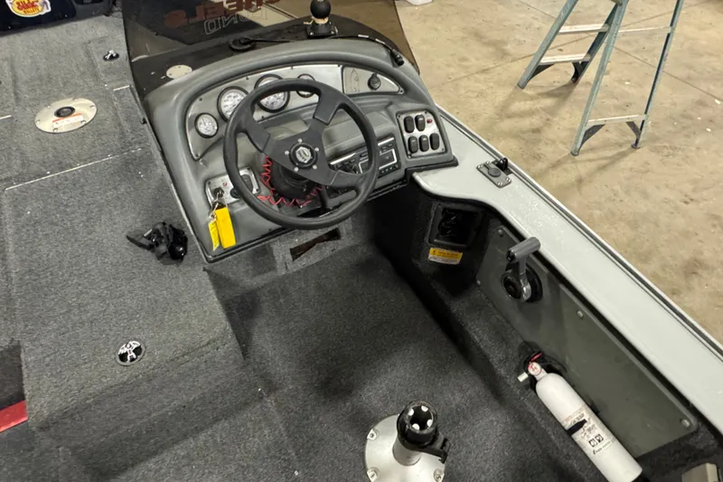 Slide: The Image of 2004 Lund 1775 Pro-V SE boat interior with steering wheel and control panel. - 5