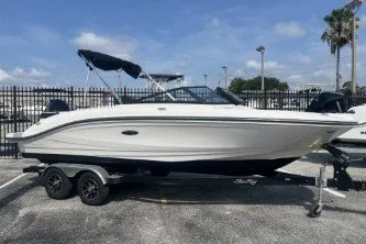The Image of 2017 Sea Ray SPX 210 Outboard boat on trailer, parked outdoors. - 1