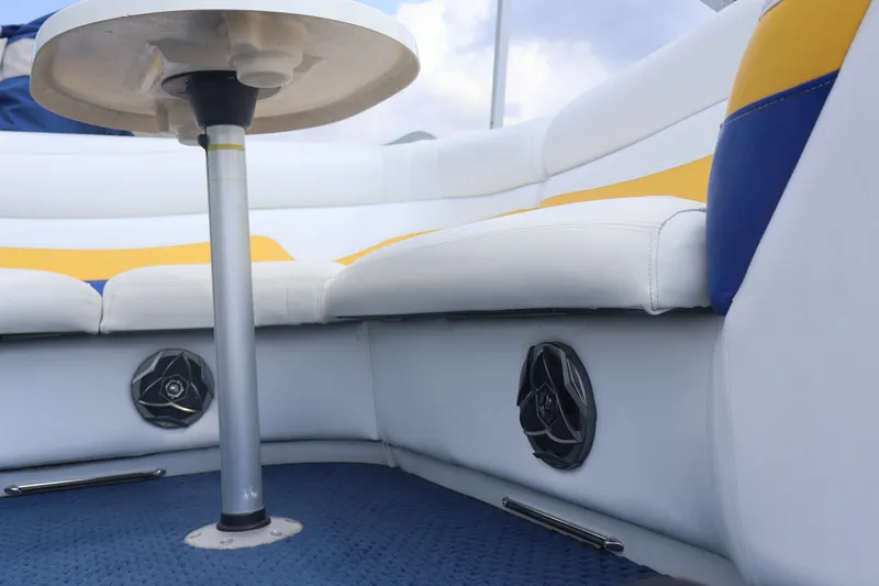 Slide: The Image of Interior of 2007 Manitou 22 Oasis boat with white and yellow seating, blue flooring. - 42