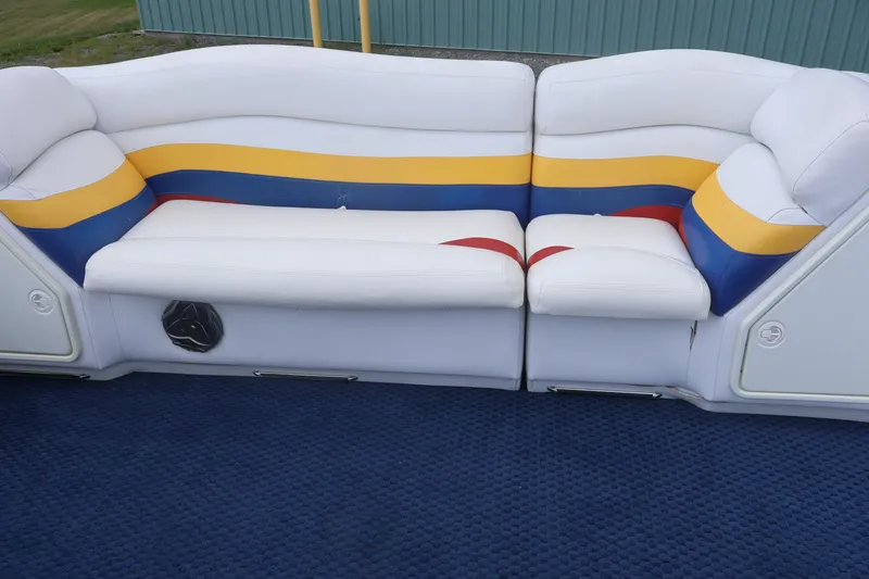 Slide: The Image of White and colorful seating on 2007 Manitou 22 Oasis boat with blue carpet. - 53