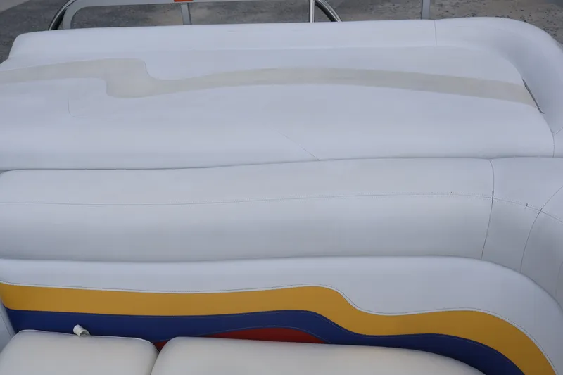 Slide: The Image of White and colorful seating on a 2007 Manitou 22 Oasis boat. - 30