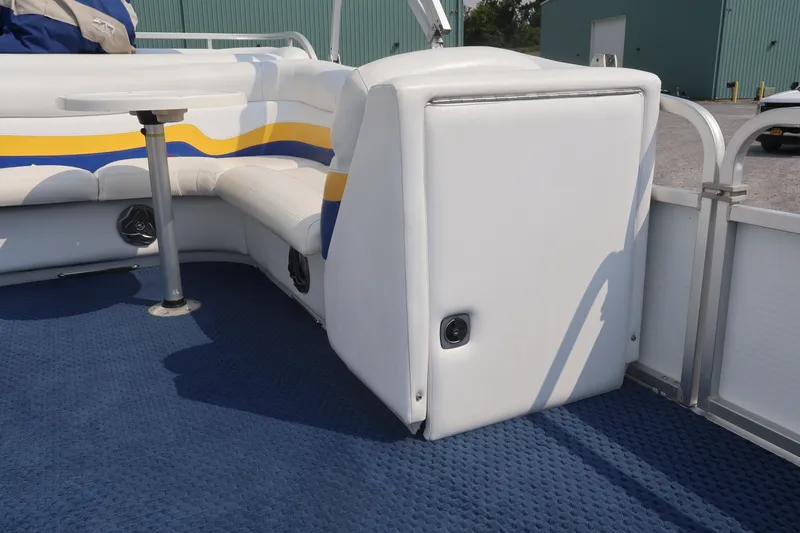 Slide: The Image of 2007 Manitou 22 Oasis boat interior with white seating and blue carpet. - 60