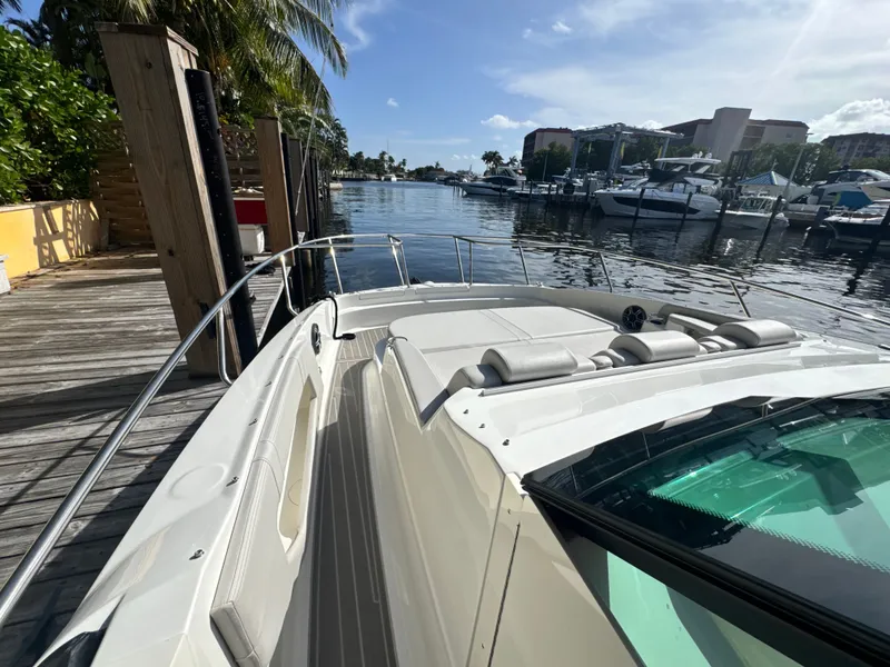 Slide: The Image of Sea Ray Sundancer 320 Outboard 2027 - 24